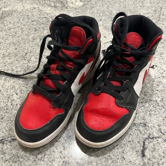 Authentic air Jordan 1 mid size 4 - Picture 2 of 6